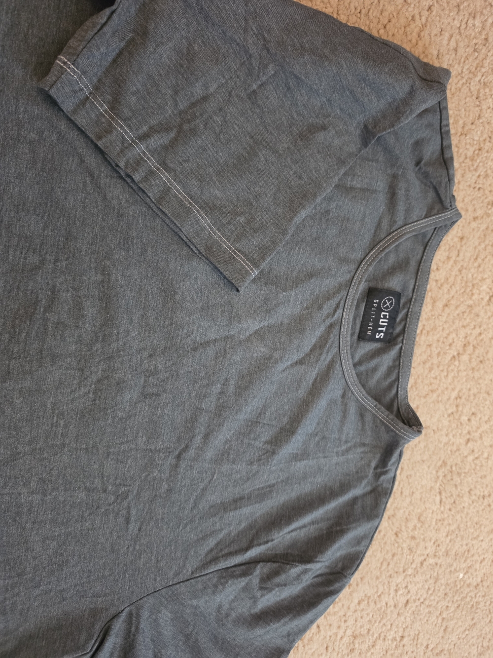 Cuts Men’s Crew Neck T-Shirt Split Hem in Charcoal Heather Large